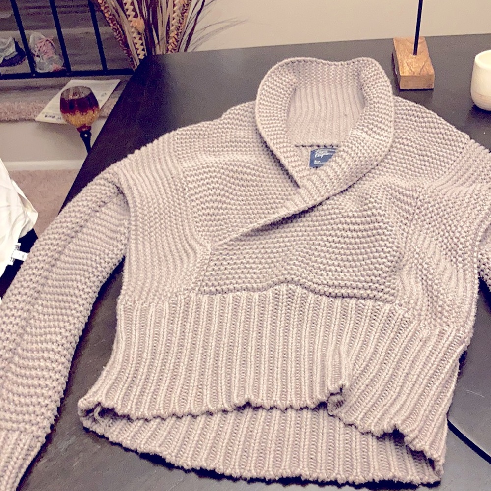 Chunky grey cable knit sweater form American eagle .